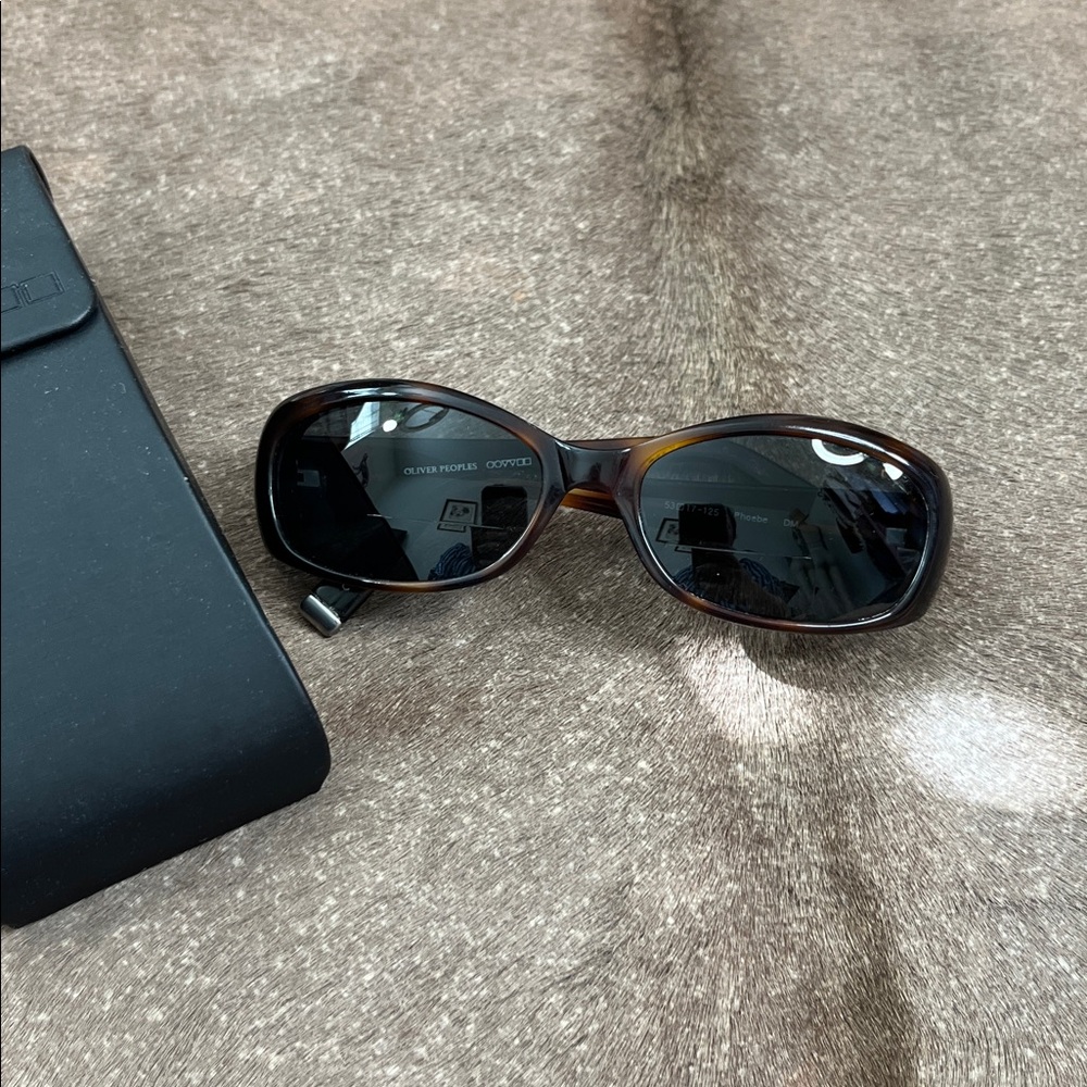 Oliver Peoples Tortoiseshell Frame Sunglasses with Dark Lenses